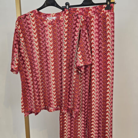 Tweedelige set V Print (beschikbaar in diverse kleuren)